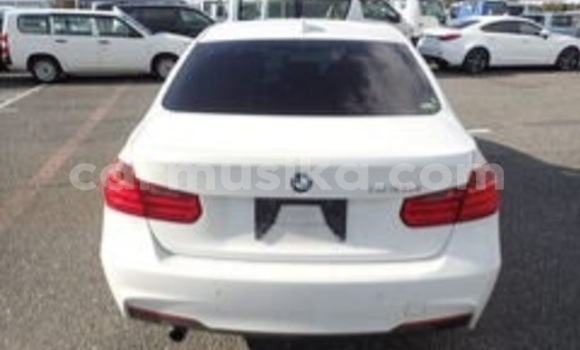 Acheter Occasion Voiture BMW 3–Series Blanc à Beitbridge, Matabeleland South Acheter Occasion Voiture BMW 3–Series Blanc à Beitbridge, Matabeleland South