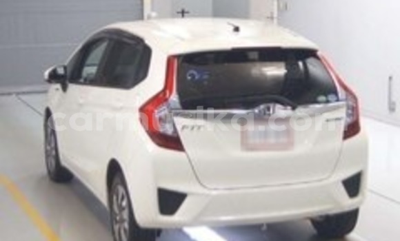 Acheter Occasion Voiture Honda Fit Blanc à Beitbridge, Matabeleland South Acheter Occasion Voiture Honda Fit Blanc à Beitbridge, Matabeleland South