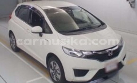 Acheter Occasion Voiture Honda Fit Blanc à Beitbridge, Matabeleland South Acheter Occasion Voiture Honda Fit Blanc à Beitbridge, Matabeleland South