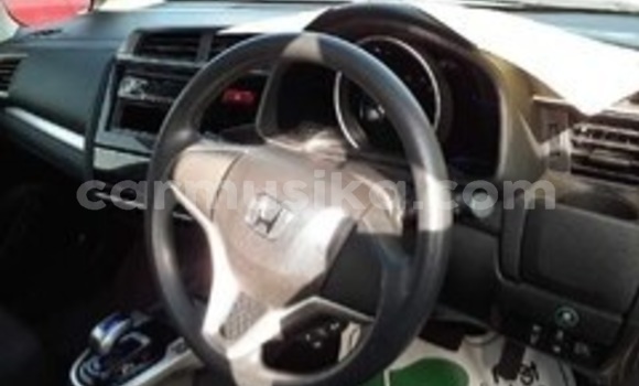Acheter Occasion Voiture Honda Fit Blanc à Beitbridge, Matabeleland South Acheter Occasion Voiture Honda Fit Blanc à Beitbridge, Matabeleland South