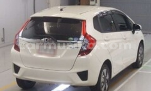 Acheter Occasion Voiture Honda Fit Blanc à Beitbridge, Matabeleland South Acheter Occasion Voiture Honda Fit Blanc à Beitbridge, Matabeleland South