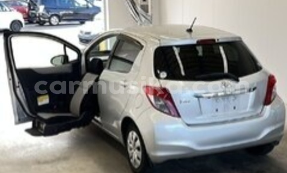 Acheter Occasion Voiture Toyota Vitz Gris à Beitbridge, Matabeleland South Acheter Occasion Voiture Toyota Vitz Gris à Beitbridge, Matabeleland South