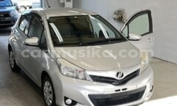 Acheter Occasion Voiture Toyota Vitz Gris à Beitbridge, Matabeleland South Acheter Occasion Voiture Toyota Vitz Gris à Beitbridge, Matabeleland South