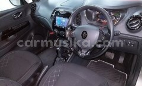 Nunua Ilio tumika Renault Captur Fedha Gari ndani ya Beitbridge nchini Matabeleland Kusini Nunua Ilio tumika Renault Captur Fedha Gari ndani ya Beitbridge nchini Matabeleland Kusini