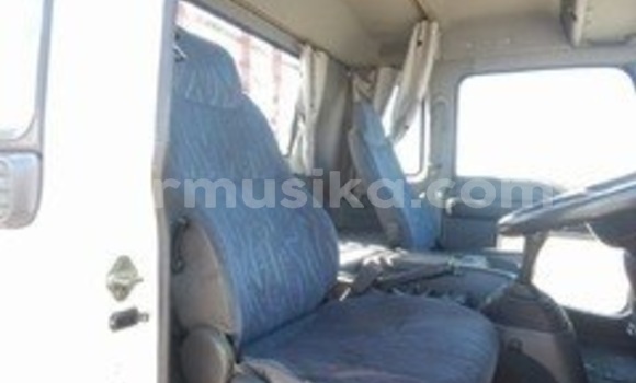 Nunua Ilio tumika Isuzu Trooper Nyeupe Gari ndani ya Beitbridge nchini Matabeleland Kusini Nunua Ilio tumika Isuzu Trooper Nyeupe Gari ndani ya Beitbridge nchini Matabeleland Kusini