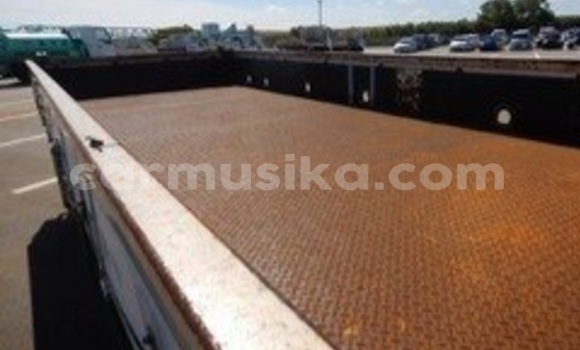 Nunua Ilio tumika Isuzu Trooper Nyeupe Gari ndani ya Beitbridge nchini Matabeleland Kusini Nunua Ilio tumika Isuzu Trooper Nyeupe Gari ndani ya Beitbridge nchini Matabeleland Kusini