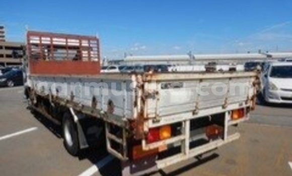 Nunua Ilio tumika Isuzu Trooper Nyeupe Gari ndani ya Beitbridge nchini Matabeleland Kusini Nunua Ilio tumika Isuzu Trooper Nyeupe Gari ndani ya Beitbridge nchini Matabeleland Kusini