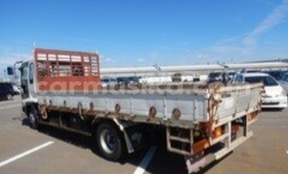 Nunua Ilio tumika Isuzu Trooper Nyeupe Gari ndani ya Beitbridge nchini Matabeleland Kusini Nunua Ilio tumika Isuzu Trooper Nyeupe Gari ndani ya Beitbridge nchini Matabeleland Kusini