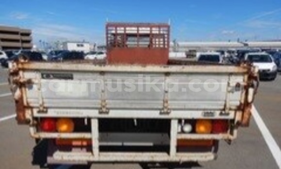 Nunua Ilio tumika Isuzu Trooper Nyeupe Gari ndani ya Beitbridge nchini Matabeleland Kusini Nunua Ilio tumika Isuzu Trooper Nyeupe Gari ndani ya Beitbridge nchini Matabeleland Kusini