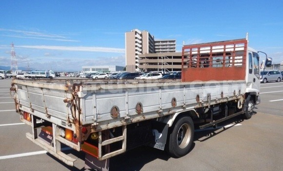 Nunua Ilio tumika Isuzu Trooper Nyeupe Gari ndani ya Beitbridge nchini Matabeleland Kusini Nunua Ilio tumika Isuzu Trooper Nyeupe Gari ndani ya Beitbridge nchini Matabeleland Kusini