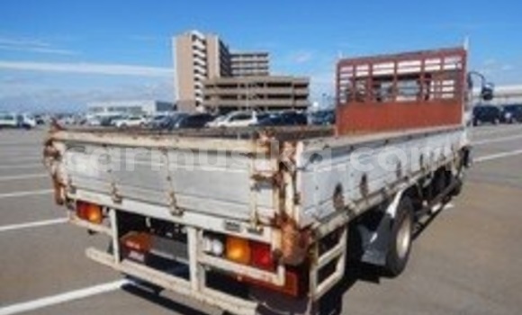 Nunua Ilio tumika Isuzu Trooper Nyeupe Gari ndani ya Beitbridge nchini Matabeleland Kusini Nunua Ilio tumika Isuzu Trooper Nyeupe Gari ndani ya Beitbridge nchini Matabeleland Kusini