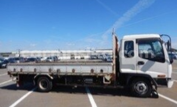 Nunua Ilio tumika Isuzu Trooper Nyeupe Gari ndani ya Beitbridge nchini Matabeleland Kusini Nunua Ilio tumika Isuzu Trooper Nyeupe Gari ndani ya Beitbridge nchini Matabeleland Kusini