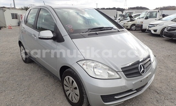 Nunua Ilio tumika Mercedes‒Benz A–Class Fedha Gari ndani ya Beitbridge nchini Matabeleland Kusini Nunua Ilio tumika Mercedes‒Benz A–Class Fedha Gari ndani ya Beitbridge nchini Matabeleland Kusini