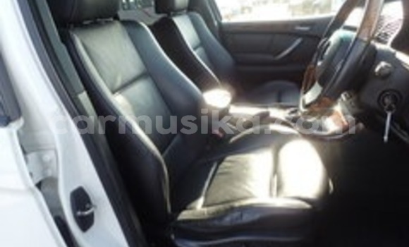 Acheter Occasion Voiture BMW X5 Blanc à Beitbridge, Matabeleland South Acheter Occasion Voiture BMW X5 Blanc à Beitbridge, Matabeleland South