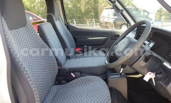 Acheter Occasion Voiture Toyota Hiace Blanc à Beitbridge, Matabeleland South Acheter Occasion Voiture Toyota Hiace Blanc à Beitbridge, Matabeleland South