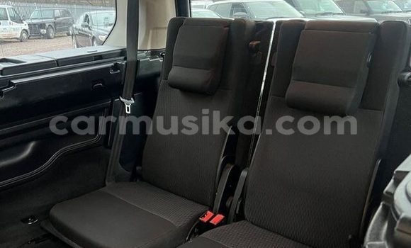 Nunua Ilio tumika Land Rover Discovery Fedha Gari ndani ya Beitbridge nchini Matabeleland Kusini Nunua Ilio tumika Land Rover Discovery Fedha Gari ndani ya Beitbridge nchini Matabeleland Kusini