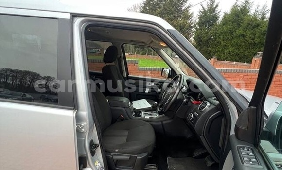 Nunua Ilio tumika Land Rover Discovery Fedha Gari ndani ya Beitbridge nchini Matabeleland Kusini Nunua Ilio tumika Land Rover Discovery Fedha Gari ndani ya Beitbridge nchini Matabeleland Kusini