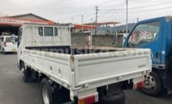 Acheter Occasion Utilitaire Hino 300 Blanc à Beitbridge, Matabeleland South Acheter Occasion Utilitaire Hino 300 Blanc à Beitbridge, Matabeleland South