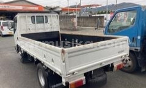 Acheter Occasion Utilitaire Hino 300 Blanc à Beitbridge, Matabeleland South Acheter Occasion Utilitaire Hino 300 Blanc à Beitbridge, Matabeleland South