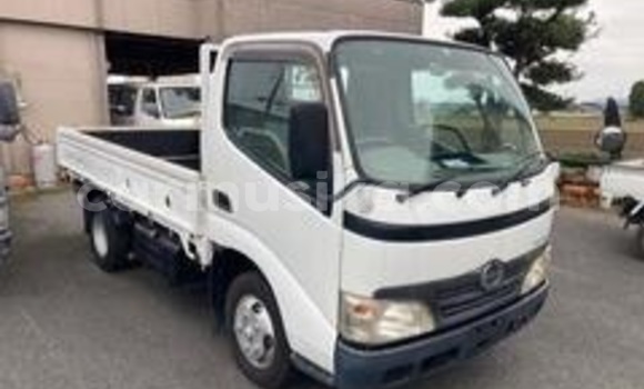 Acheter Occasion Utilitaire Hino 300 Blanc à Beitbridge, Matabeleland South Acheter Occasion Utilitaire Hino 300 Blanc à Beitbridge, Matabeleland South