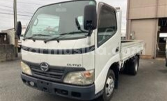 Acheter Occasion Utilitaire Hino 300 Blanc à Beitbridge, Matabeleland South Acheter Occasion Utilitaire Hino 300 Blanc à Beitbridge, Matabeleland South