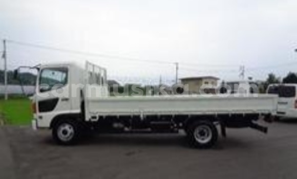 Acheter Occasion Utilitaire Hino 300 Series Blanc à Beitbridge, Matabeleland South Acheter Occasion Utilitaire Hino 300 Series Blanc à Beitbridge, Matabeleland South