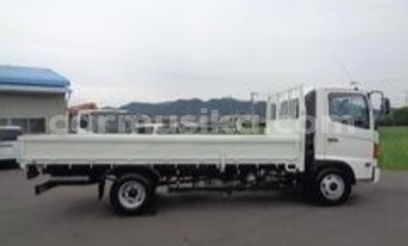Acheter Occasion Utilitaire Hino 300 Series Blanc à Beitbridge, Matabeleland South Acheter Occasion Utilitaire Hino 300 Series Blanc à Beitbridge, Matabeleland South