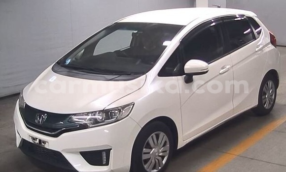 Buy Used Honda Fit White Car in Beitbridge in Matabeleland South