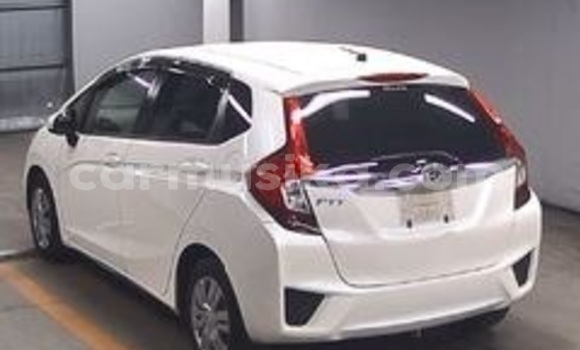 Acheter Occasion Voiture Honda Fit Blanc à Beitbridge, Matabeleland South Acheter Occasion Voiture Honda Fit Blanc à Beitbridge, Matabeleland South