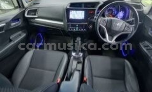 Acheter Occasion Voiture Honda Fit Blanc à Beitbridge, Matabeleland South Acheter Occasion Voiture Honda Fit Blanc à Beitbridge, Matabeleland South