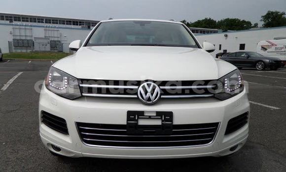 Nunua Ilio tumika Volkswagen Touareg Nyeupe Gari ndani ya Gokwe nchini Midlands Nunua Ilio tumika Volkswagen Touareg Nyeupe Gari ndani ya Gokwe nchini Midlands