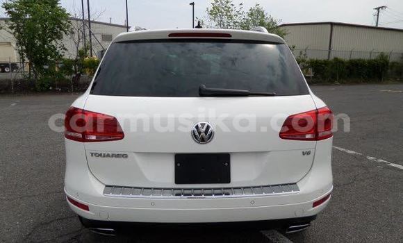 Nunua Ilio tumika Volkswagen Touareg Nyeupe Gari ndani ya Gokwe nchini Midlands Nunua Ilio tumika Volkswagen Touareg Nyeupe Gari ndani ya Gokwe nchini Midlands
