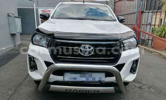 Buy Used Toyota Hilux White Car in Beitbridge in Matabeleland South