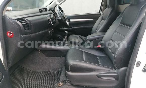 Acheter Occasion Voiture Toyota Hilux Blanc à Beitbridge, Matabeleland South Acheter Occasion Voiture Toyota Hilux Blanc à Beitbridge, Matabeleland South