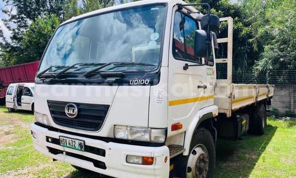 Nunua Ilio tumika Nissan UD Nyeupe Lori ndani ya Beitbridge nchini Matabeleland Kusini