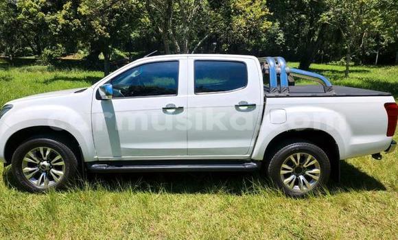 Acheter Occasion Voiture Isuzu KB Blanc à Beitbridge, Matabeleland South Acheter Occasion Voiture Isuzu KB Blanc à Beitbridge, Matabeleland South