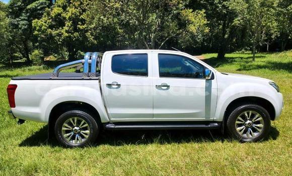 Acheter Occasion Voiture Isuzu KB Blanc à Beitbridge, Matabeleland South Acheter Occasion Voiture Isuzu KB Blanc à Beitbridge, Matabeleland South