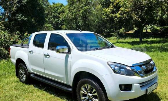 Acheter Occasion Voiture Isuzu KB Blanc à Beitbridge, Matabeleland South Acheter Occasion Voiture Isuzu KB Blanc à Beitbridge, Matabeleland South