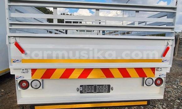 Nunua Ilio tumika Nissan UD Nyeupe Lori ndani ya Beitbridge nchini Matabeleland Kusini Nunua Ilio tumika Nissan UD Nyeupe Lori ndani ya Beitbridge nchini Matabeleland Kusini