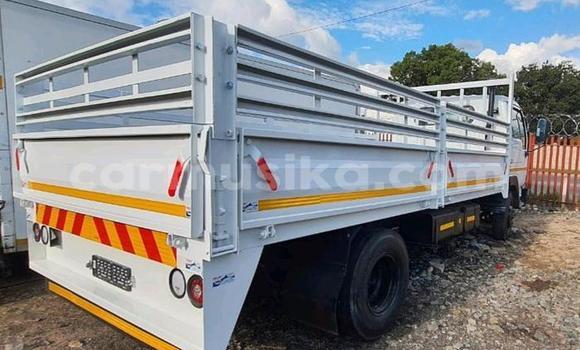 Nunua Ilio tumika Nissan UD Nyeupe Lori ndani ya Beitbridge nchini Matabeleland Kusini Nunua Ilio tumika Nissan UD Nyeupe Lori ndani ya Beitbridge nchini Matabeleland Kusini