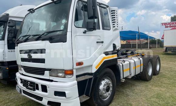 Acheter Occasion Utilitaire Nissan UD Blanc à Beitbridge, Matabeleland South