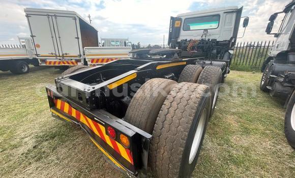 Acheter Occasion Utilitaire Nissan UD Blanc à Beitbridge, Matabeleland South Acheter Occasion Utilitaire Nissan UD Blanc à Beitbridge, Matabeleland South