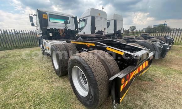 Acheter Occasion Utilitaire Nissan UD Blanc à Beitbridge, Matabeleland South Acheter Occasion Utilitaire Nissan UD Blanc à Beitbridge, Matabeleland South