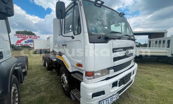 Acheter Occasion Utilitaire Nissan UD Blanc à Beitbridge, Matabeleland South Acheter Occasion Utilitaire Nissan UD Blanc à Beitbridge, Matabeleland South