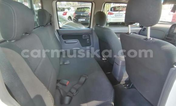 Acheter Occasion Voiture Nissan NP 300 Blanc à Beitbridge, Matabeleland South Acheter Occasion Voiture Nissan NP 300 Blanc à Beitbridge, Matabeleland South