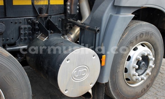 Acheter Occasion Utilitaire Nissan UD Blanc à Bulawayo, Bulawayo Acheter Occasion Utilitaire Nissan UD Blanc à Bulawayo, Bulawayo