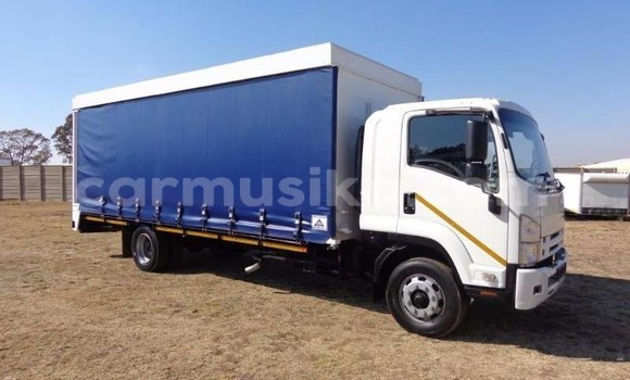 Nunua Ilio tumika Isuzu FTR 850 Nyeupe Lori ndani ya Beitbridge nchini Matabeleland Kusini