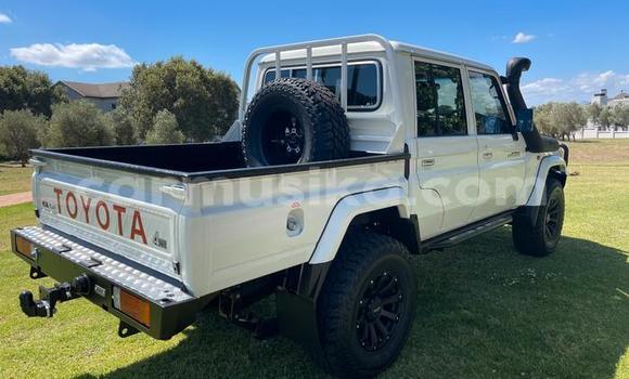 Acheter Occasion Voiture Toyota Land Cruiser Blanc à Beitbridge, Matabeleland South Acheter Occasion Voiture Toyota Land Cruiser Blanc à Beitbridge, Matabeleland South