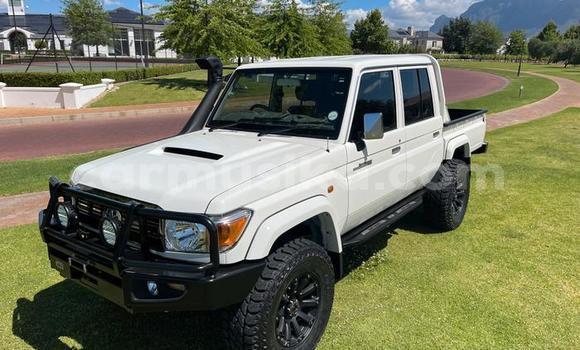 Acheter Occasion Voiture Toyota Land Cruiser Blanc à Beitbridge, Matabeleland South Acheter Occasion Voiture Toyota Land Cruiser Blanc à Beitbridge, Matabeleland South