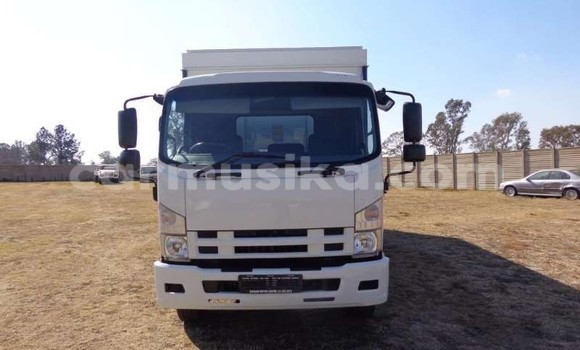 Acheter Occasion Utilitaire Isuzu FTR 850 Blanc à Beitbridge, Matabeleland South Acheter Occasion Utilitaire Isuzu FTR 850 Blanc à Beitbridge, Matabeleland South